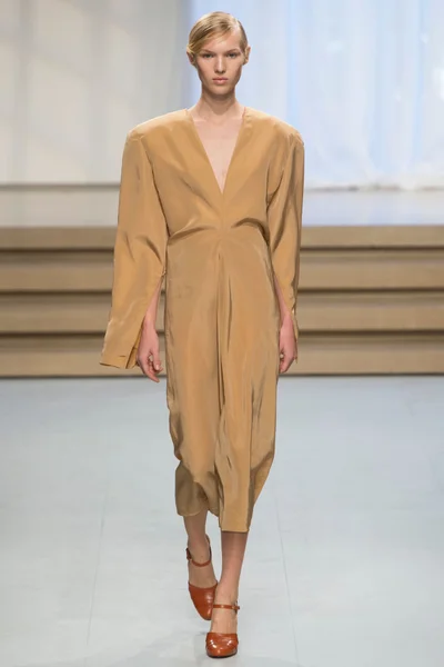 Look 15
